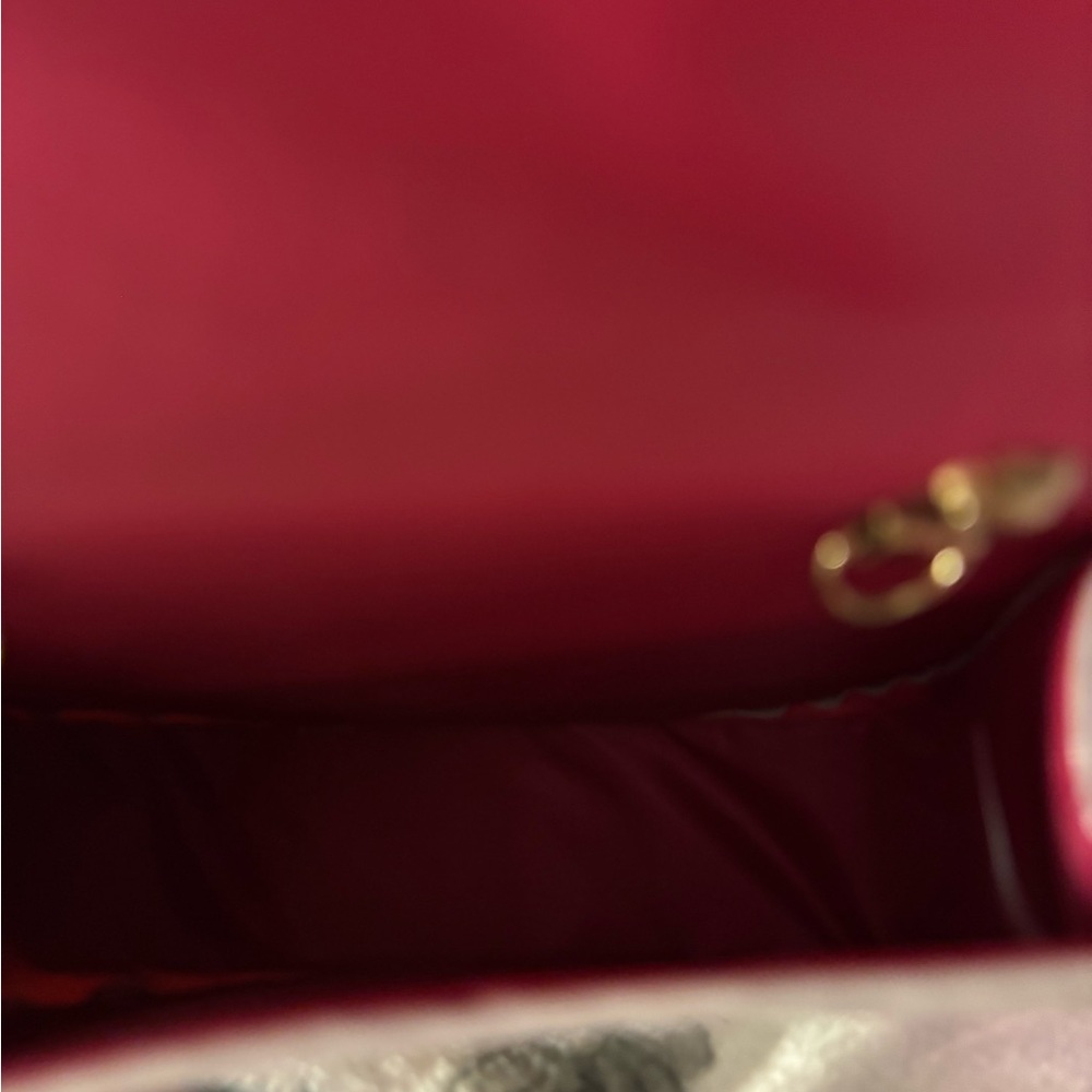 Hello Kitty White & Pink Pearl-Handle Crossbody Bag - Picture 4 of 4